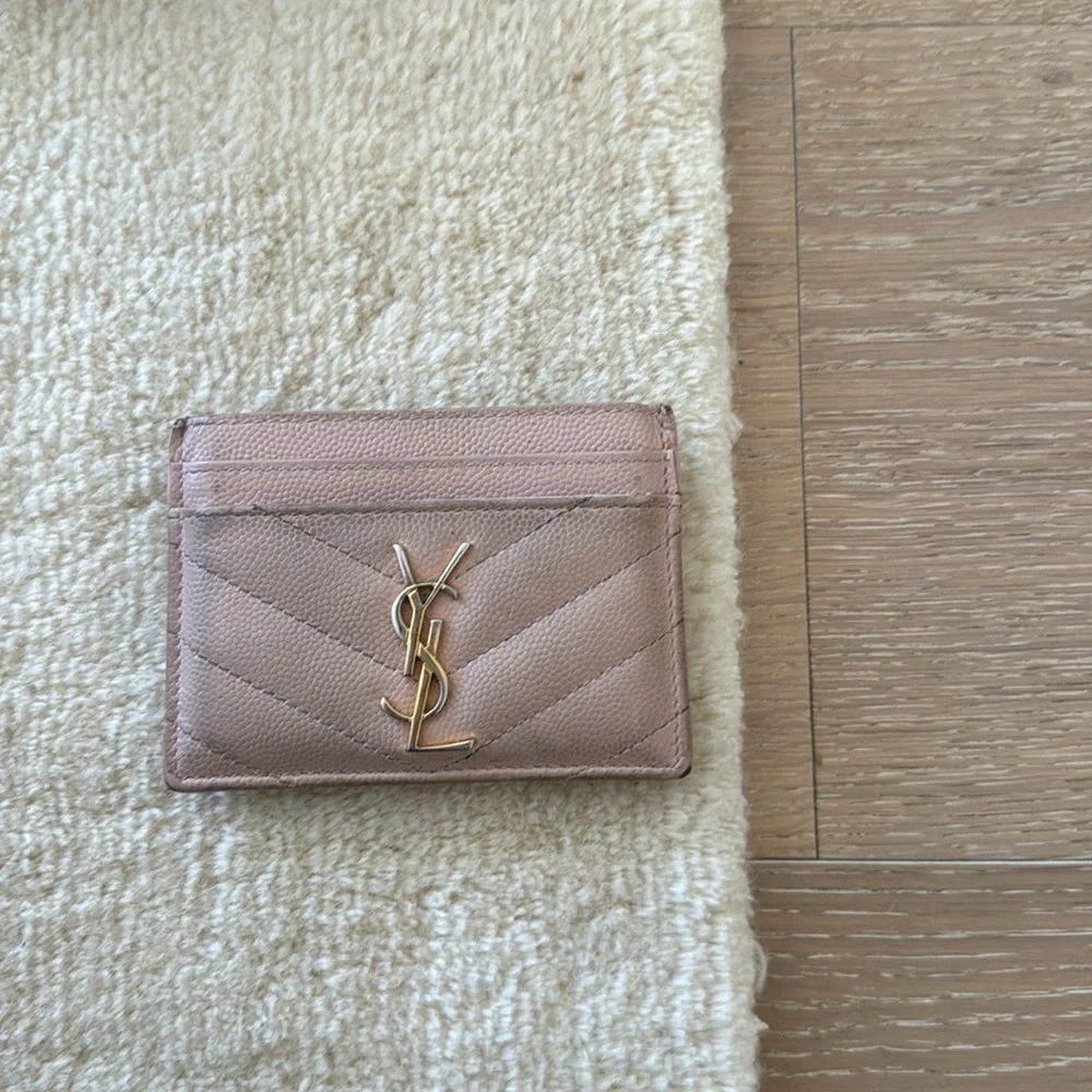 Saint Laurent Cassandre Matelasse Card Case in Lambskin in pink - Picture 5 of 10